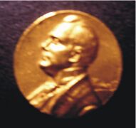 Medal that Caruso gave to Pasquale Simonelli,[7] his New York City impresario