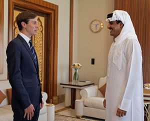 جارد كوشنر وتميم بن حمد في قطر، ديسمبر 2020