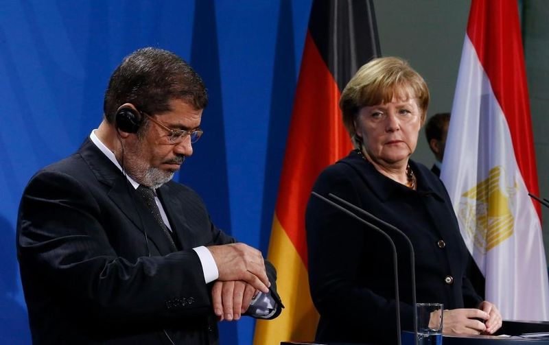 ملف:محمد مرسي أثناء لقاؤه بمستشار ألمانيا أنجيلا مركل، برلين، 30 يناير 2013.jpg