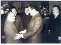 الزعيم الصيني دنگ شياوپنگ يرحب بزيارة الرئيس المصري مبارك للصين، أبريل 1983.
