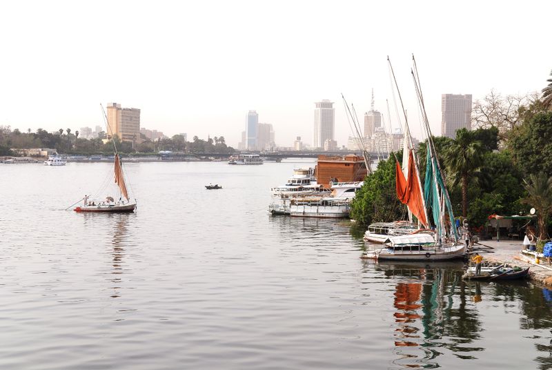 ملف:Cairo Nile River.jpg