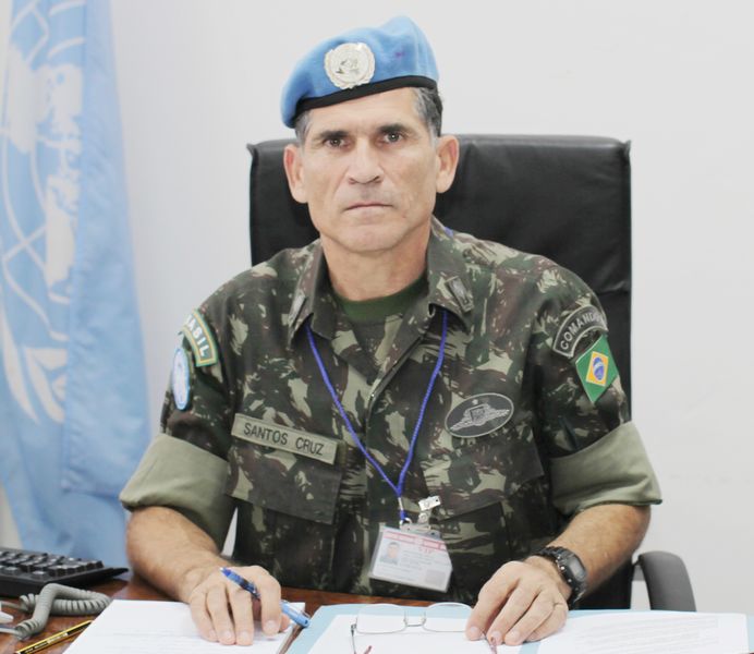 ملف:Lieutenant General Carlos Alberto dos Santos Cruz (Brazil) Force Commander (8969161515).jpg