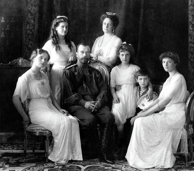 ملف:Russian Imperial Family 1913.jpg