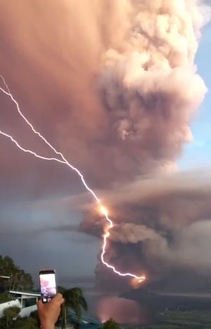 Taal Lightning Strike During Eruption (cropped).jpg