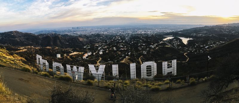 ملف:Hollywood sign hill view.jpg