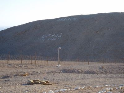 ربوة خارج منطقة الإبرار في جزيرة تيران (OP 3-11). جنود القوة تطلق عليه اسم OP 3-11 "The Rock" على اسم فيلم السجن الأمريكي، بسبب السمات المشابهة المزعومة.