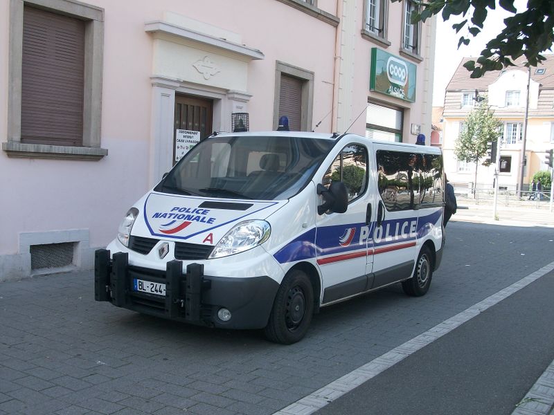 ملف:Renault trafic police nationale strasbourg -1.JPG