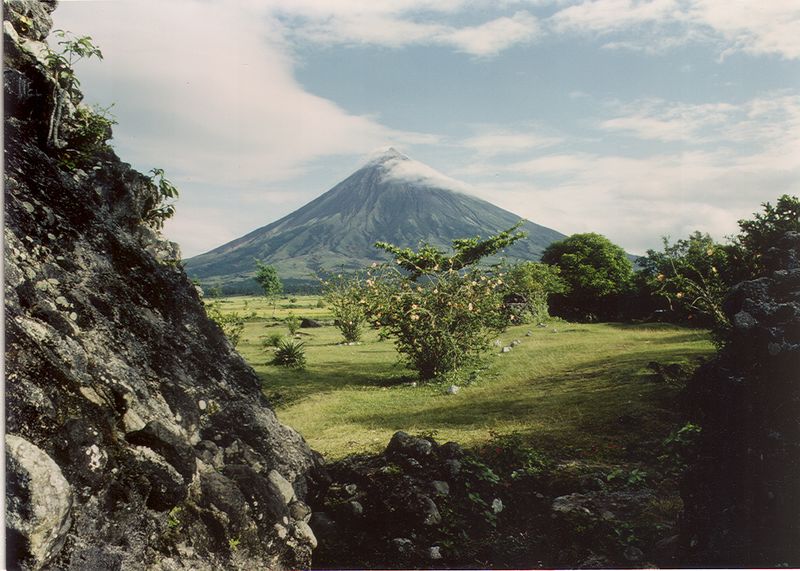 ملف:Mayon1984.jpg