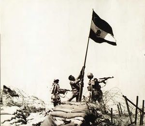 محمد العباسي يرفع علم مصر فوق خط بارلڤ، يوم 6 اكتوبر 1973. تحية إجلال لصانعي العبور العظيم.