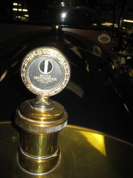ملف:1913 Car-Nation Tourer RadiatorBoyce MotoMeter.jpg