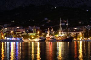 Makarska by night.jpg