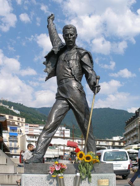 ملف:Statue of Freddie Mercury in Montreux 2005-07-15.jpg