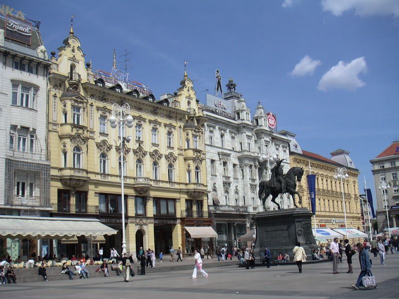ملف:Zagreb trg bana Jelačića.jpg
