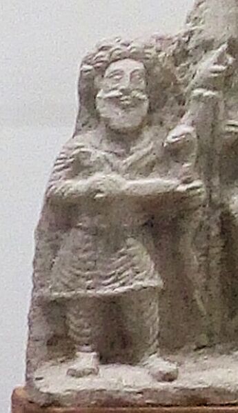 ملف:Hatra relief devotee.jpg