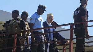 رئيس جزر القمر السابق أحمد سامبي لدى وصوله إلى محكمة في موروني 21 نوفمبر 2022