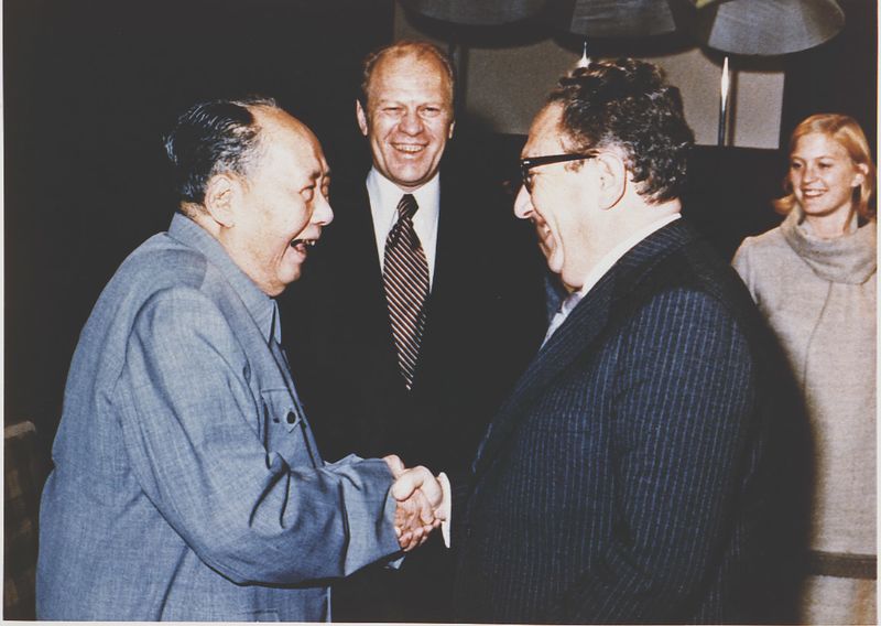 ملف:Kissinger, Ford and Mao, 1975 A7912.jpg