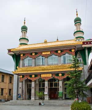 Mosques in Lhasa.jpg
