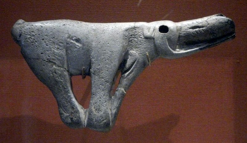 ملف:Spear thrower carved as a mammothDSCF6961.jpg