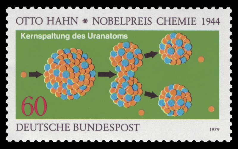 ملف:DBP 1979 1020 Otto Hahn Kernspaltung.jpg