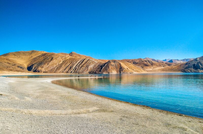 ملف:Pangong lake - Ladakh.jpg