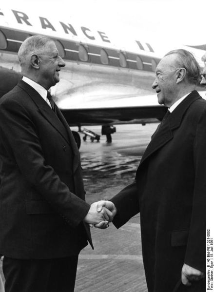 ملف:Bundesarchiv B 145 Bild-F011021-0002, Köln, Staatsbesuch de Gaulle, Begrüßung Adenauer.jpg