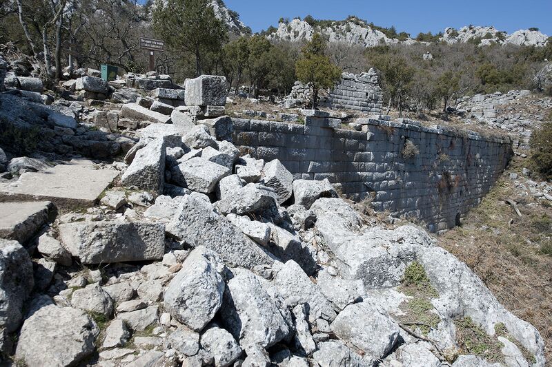 ملف:Termessos Upper city wall 3608.jpg