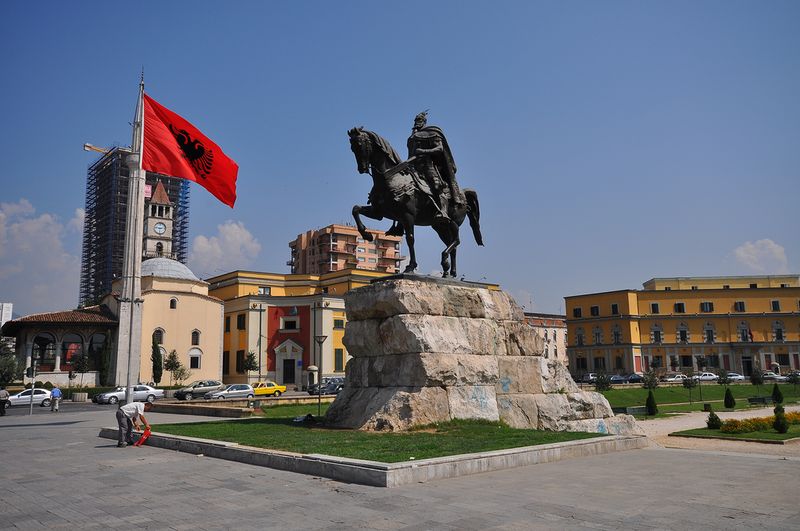 ملف:Tirana Skanderbeg Square (2).jpg