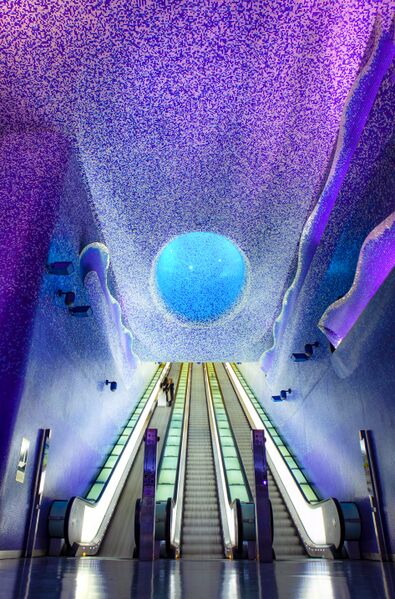 ملف:Toledo metro station (J).jpg