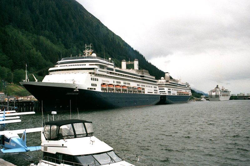 ملف:Cruise Ships in Juneau Alaska.jpg
