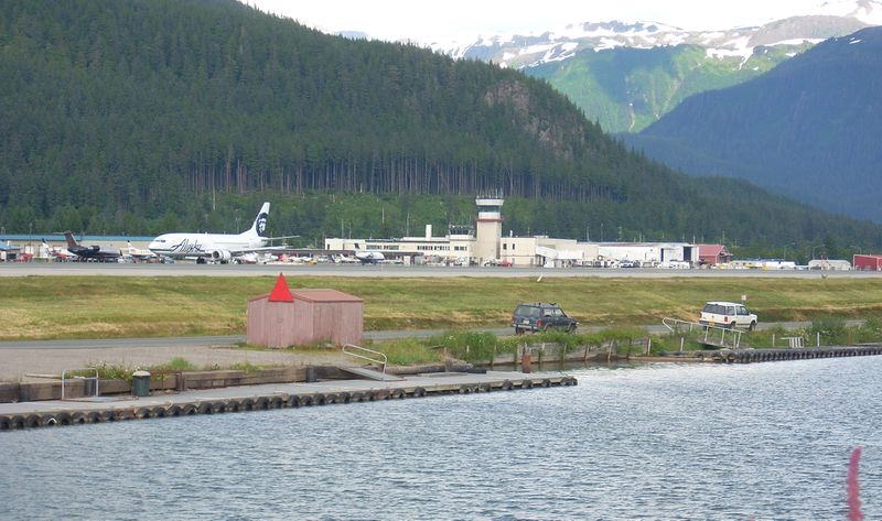 ملف:Juneau International Airport.jpg
