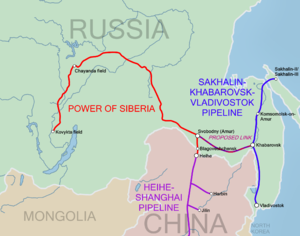 مسار خط أنابيب "قوة سيبيريا" (يسار)، وخط أنابيب سخالين-خباروڤسك-ڤلاديڤوستك (يمين)، والوصلة المقترحة بينهما (وسط)