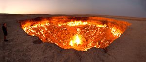 باب جهنم، أحد حقول الغاز الطبيعي في ديرويز بتركمانستان.