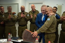 الرئيس إلير ميتا يشكر جنود قوات الدفاع الإسرئيلية لتقديم الإغاثة عند وقوع الزلزال