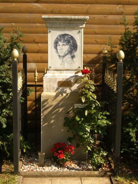 ملف:Jim Morrison Memorial Berlin1.JPG