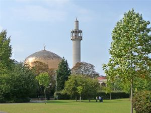 Regent's Park with Mosque in background - geograph.org.uk - 1502319.jpg