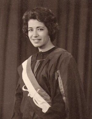 الدكتورة فايزة هيكل أول سيدة مصرية تدرس الدكتوراة في علم الإيجيبتولوجي.jpg