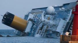 Collision of Costa Concordia 5 crop.jpg