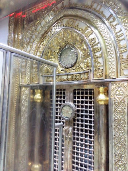 ملف:Mihrab in the Kufa Mosque.jpg