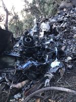 جانب من حطام الطائرة.