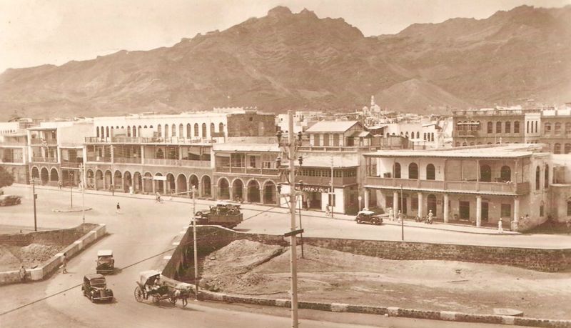 ملف:Aden. Esplanade Road, Crater, late 1930s.jpg