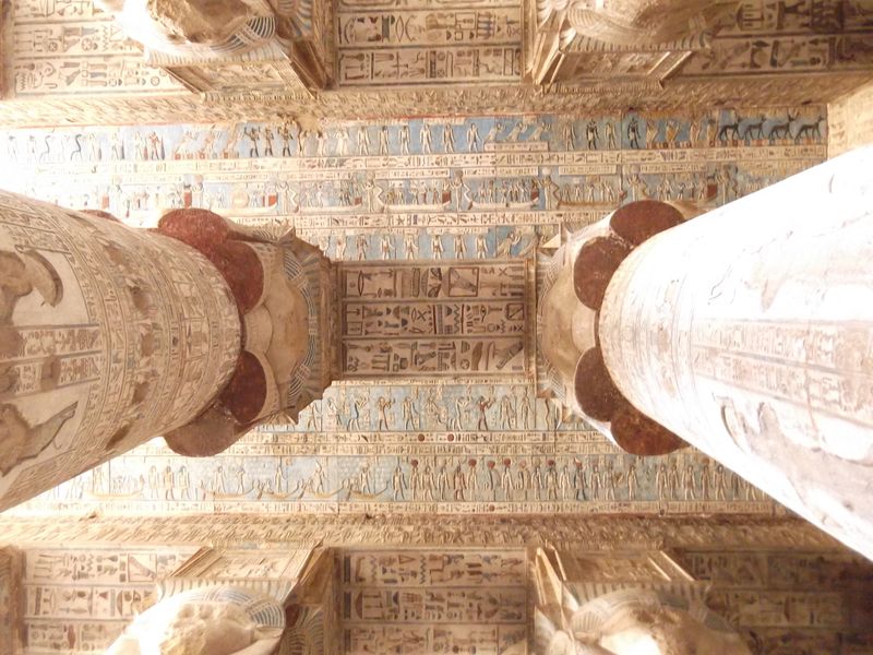 ملف:Ceiling of Temple of Hathor.JPG
