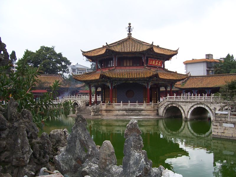 ملف:Kunming temple2.jpg