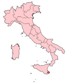 موقع مدينة سيراقوسة (نقطة حمراء) في إيطاليا.
