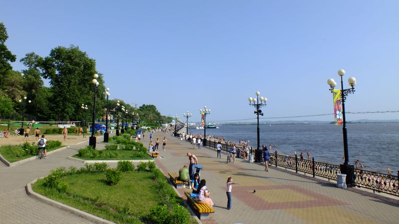 ملف:Хабаровск, летом на набережной Амура.JPG