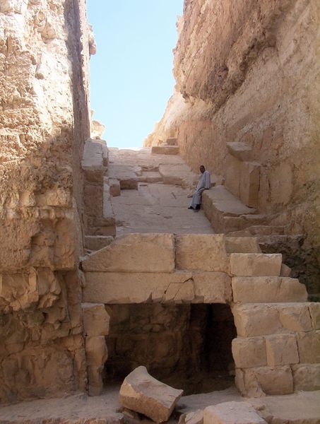 ملف:Abu Rawash Burial Pit.jpg