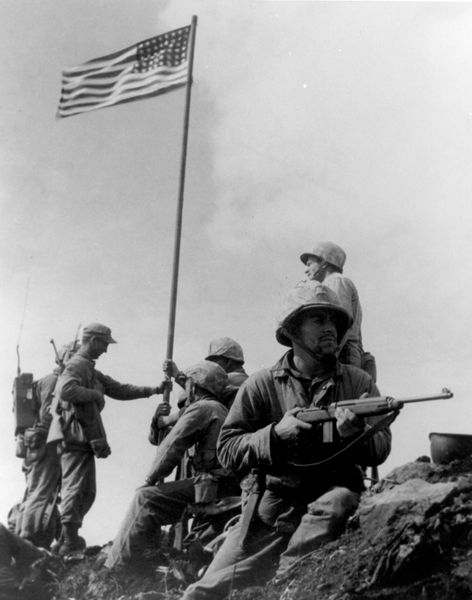 ملف:First Iwo Jima Flag Raising.jpg