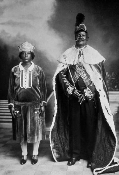 ملف:Os Reis do Congo, D. Pedro VII e D. Isabel, 1934 (Sociedade de Geografia de Lisboa).png