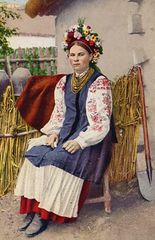 بطاقة بريدية مطبوعة في 1916 تصور فلاحة أوكرانية ترتدي ڤيشي‌ڤانكا و إكليل أوكراني.