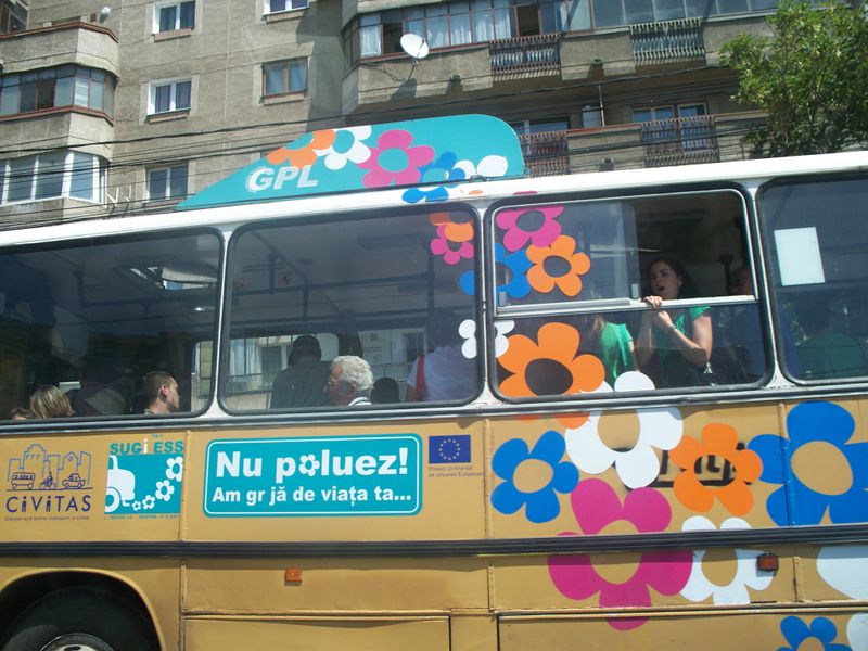 ملف:Colorful bus in Ploiesti Romania.JPG
