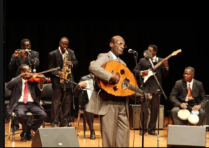 محمد الأمين وفرقته في حفل موسيقي